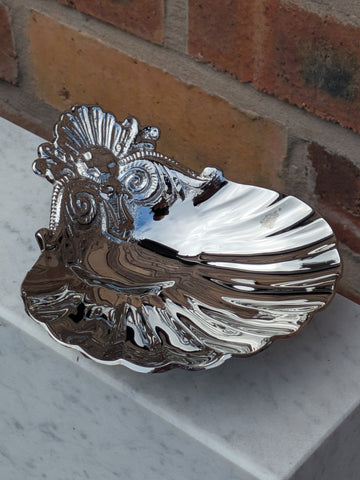 NO.565 BAPTISMAL SHELL