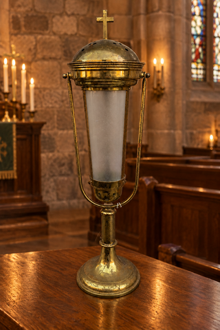SECOND-HAND STANDING LANTERNS - XUPL6/2F7 - UNDER OFFER
